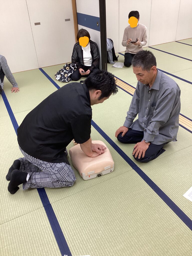 社員が救命救急講習を受講している様子1