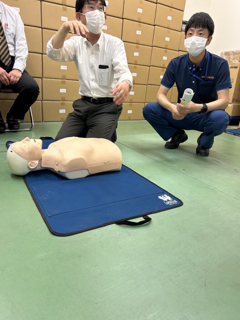 社員が救命救急講習を受講している様子4